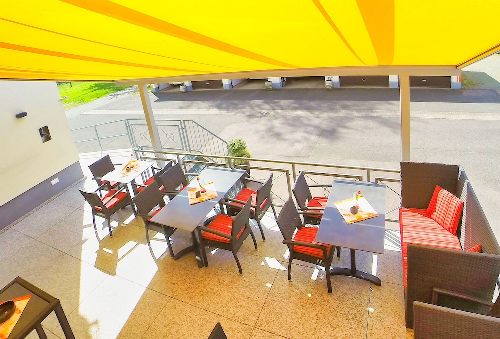HOTEL MAURER 32/50