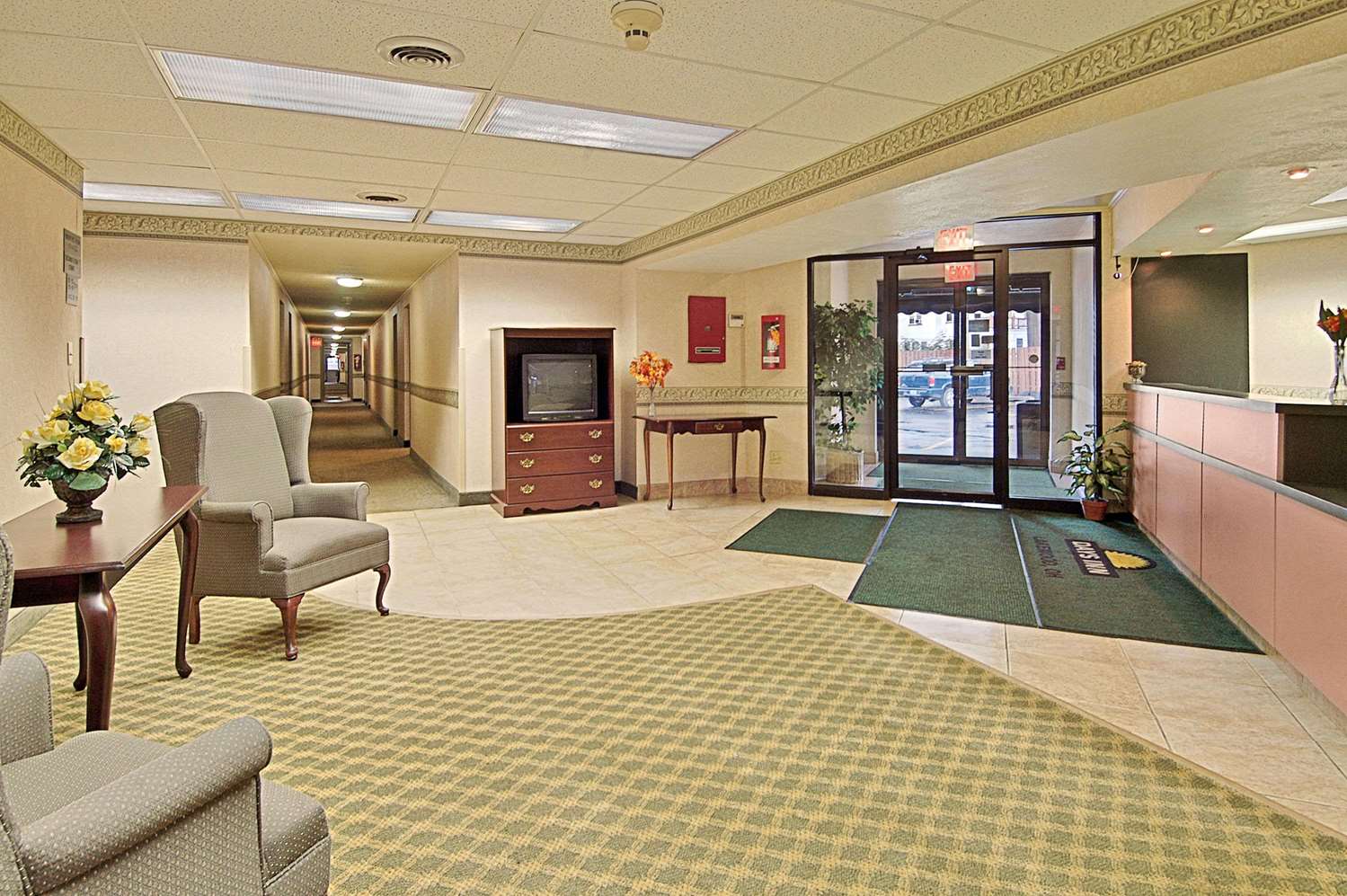 Days Inn by Wyndham Cleveland Lakewood 1/3