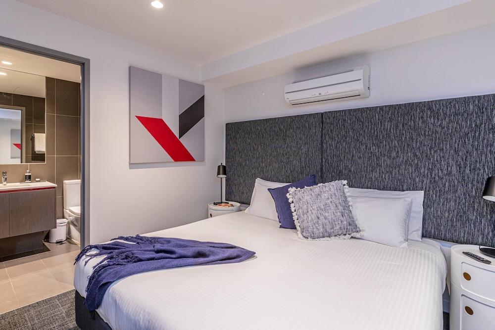 3 Bedrooms, 3 King Beds