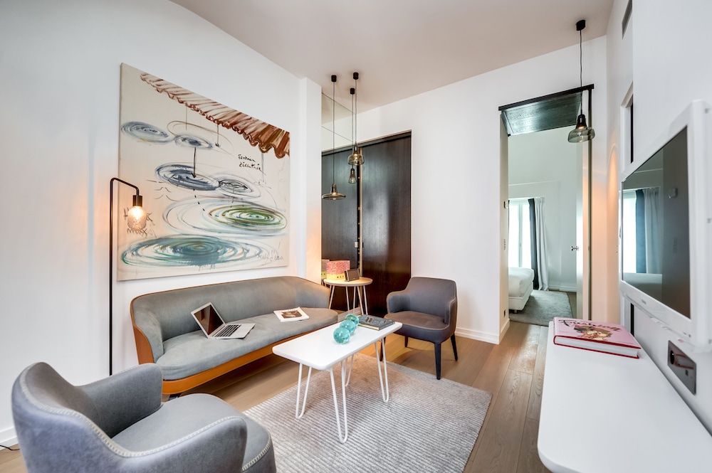 Le A Hotel 30/40