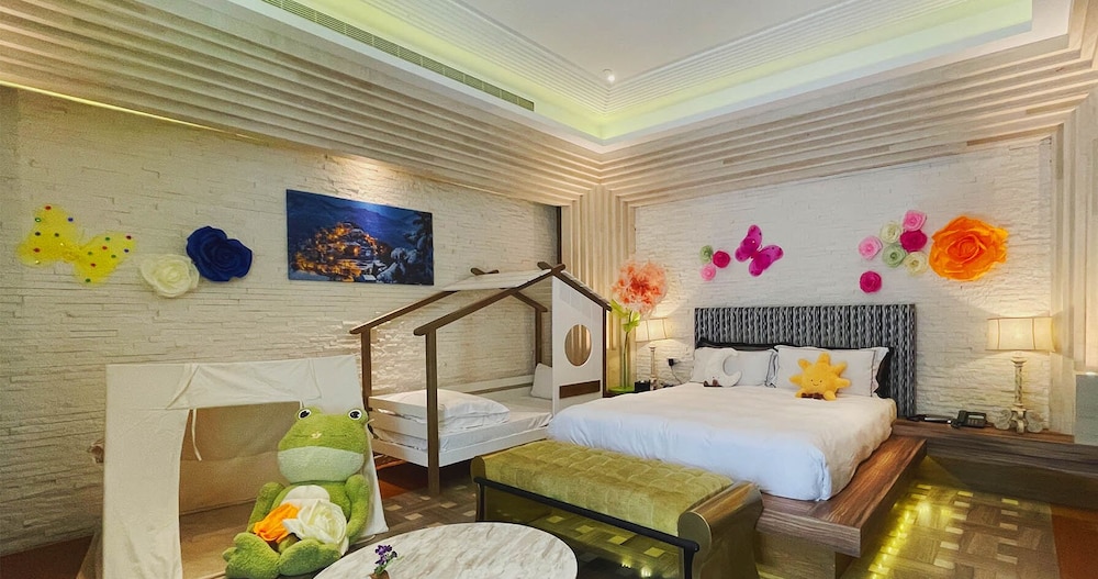 DELUXE, DOUBLE BED