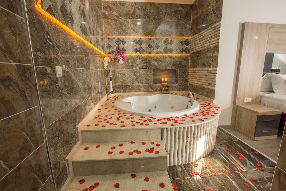 Elanis Suites 38/40