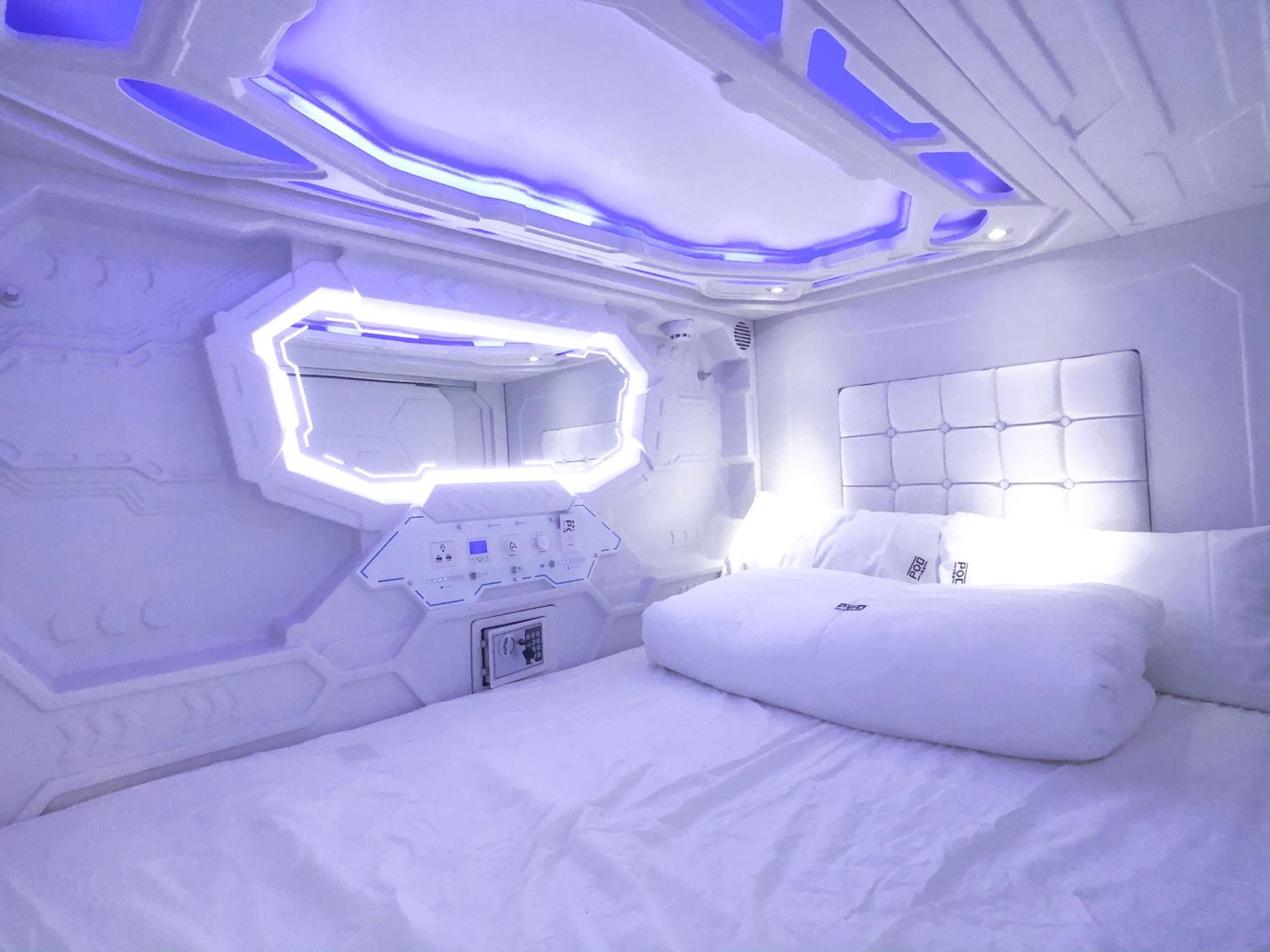 Capsule, Double Bed