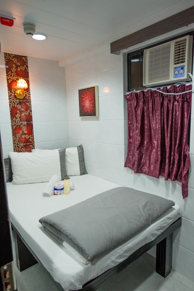ROOM, DOUBLE BED