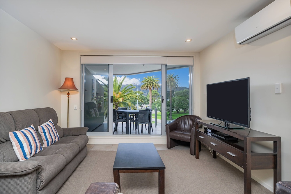 Esplanade Apartments 31/49