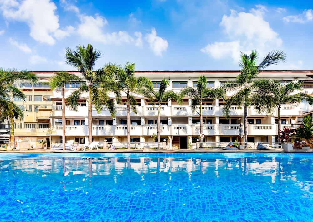 Bay Beach Resort 3/50