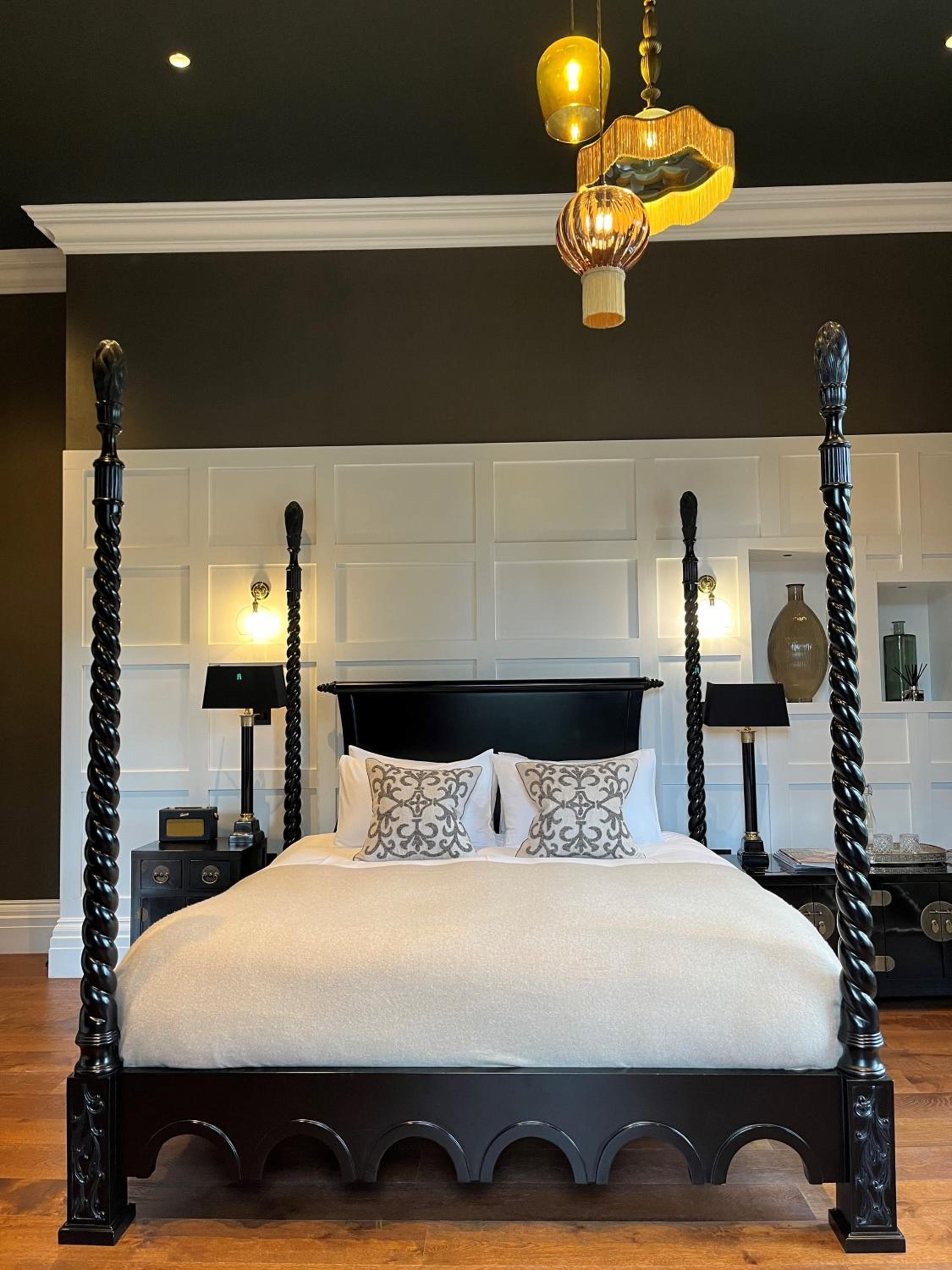 Manor House Lindley 7/31
