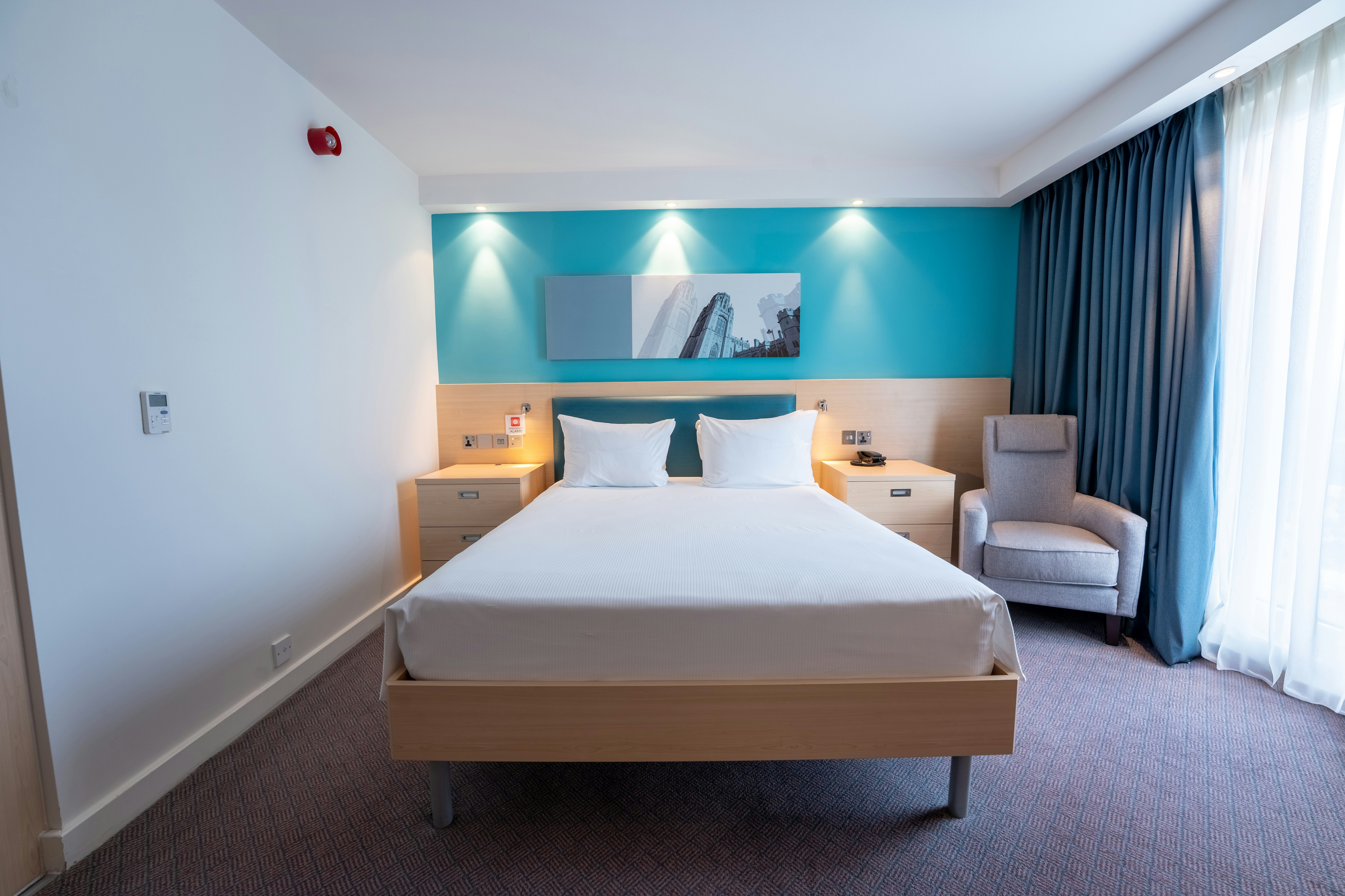 ROOM, QUEEN BED, ACCESSIBLE