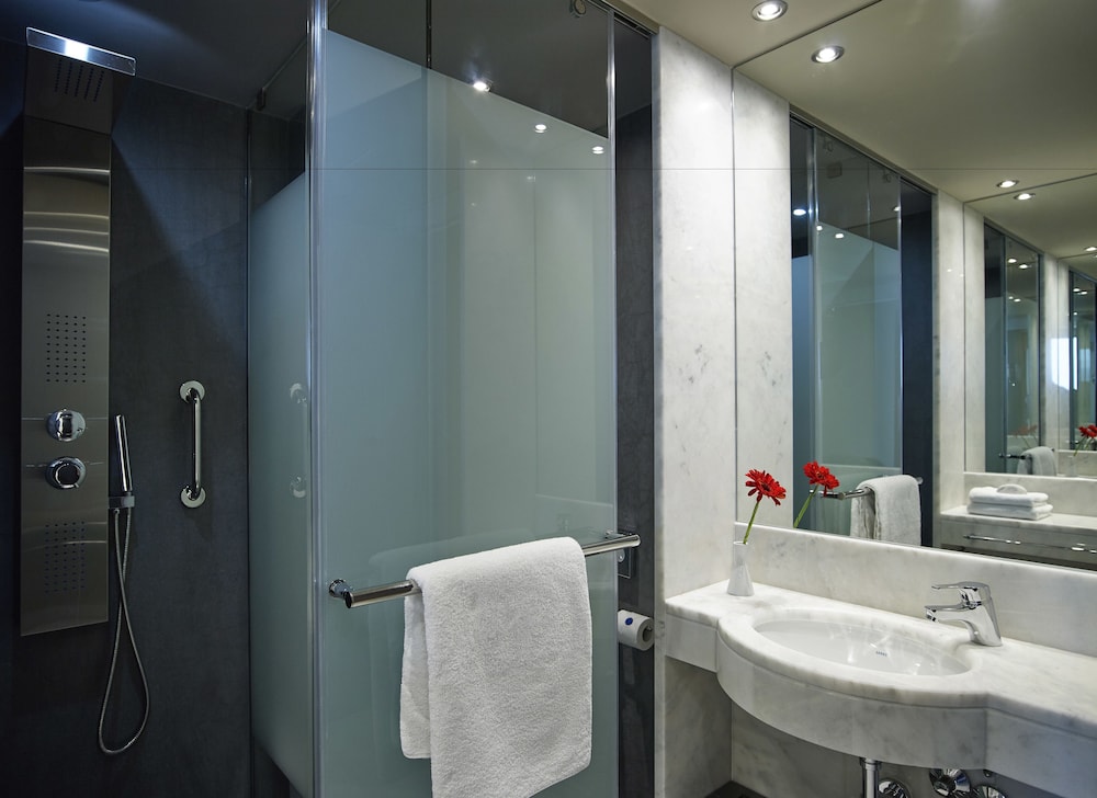 Kyma Suites Beach Hotel 48/50