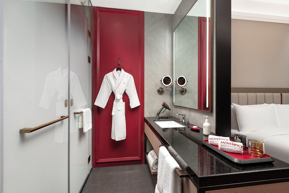 Movenpick by Accor Shanghai Peoples Square Hotel 62/63