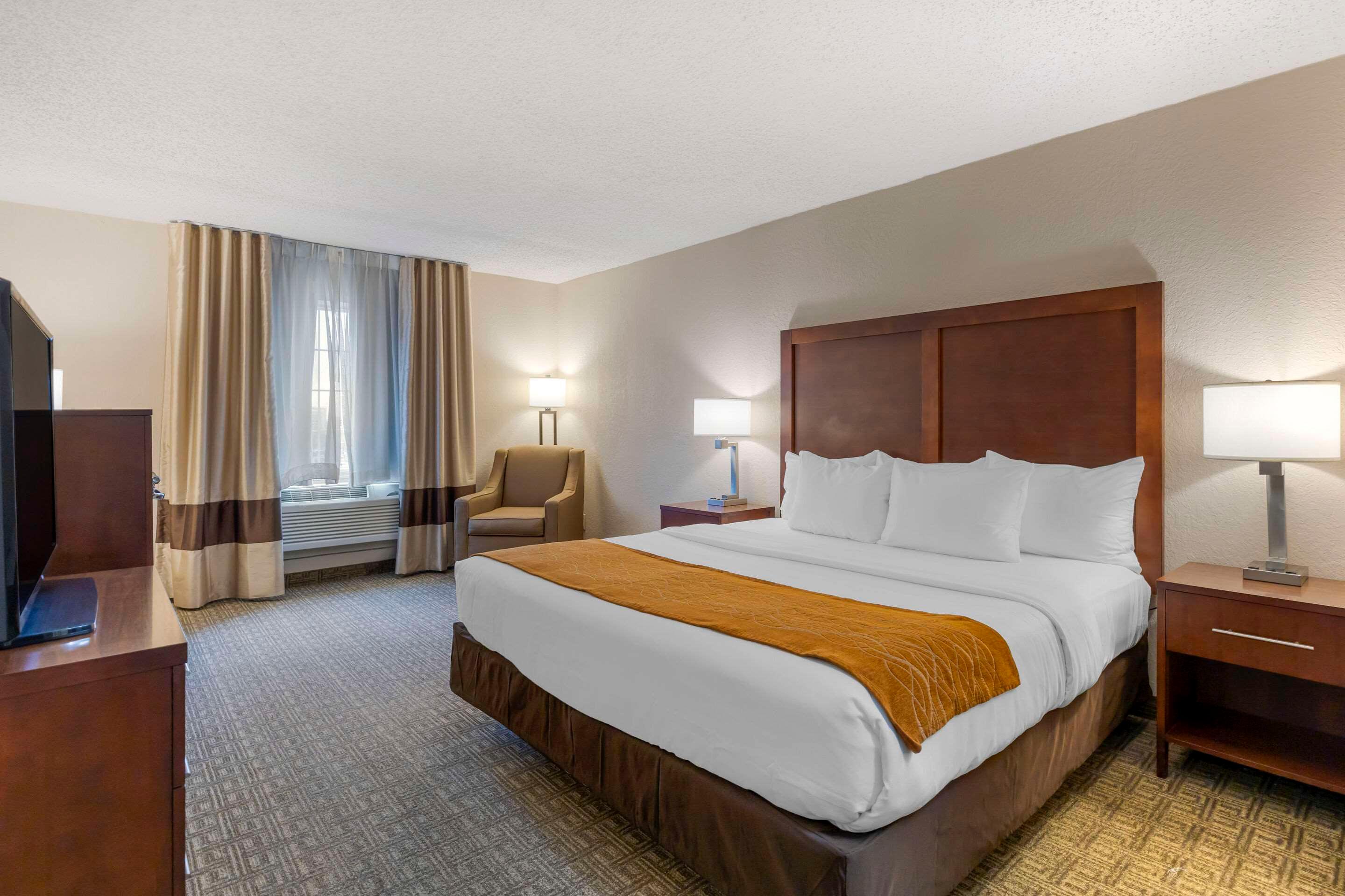 غرفة بسرير كينج، Comfort Inn St. Louis - Westport Event Center 6/10
