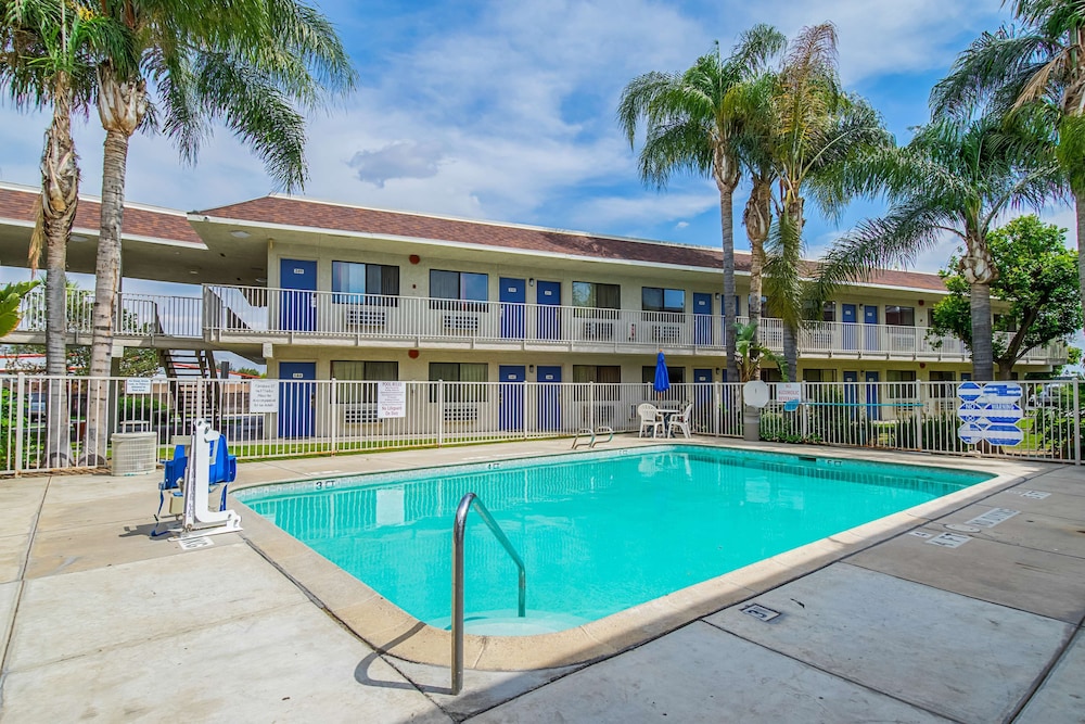 Motel6 Bakersfield, CA - Airport 5/63