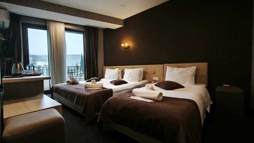 ROOM, TRIPLE, BALCONY