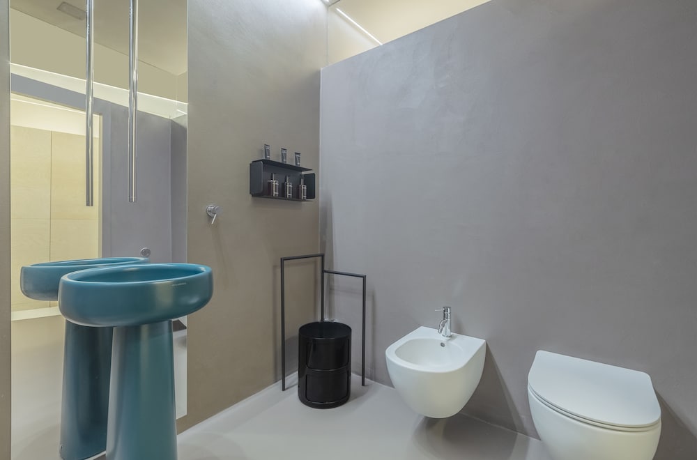 Five Place Design Suite & Apartments 55/58