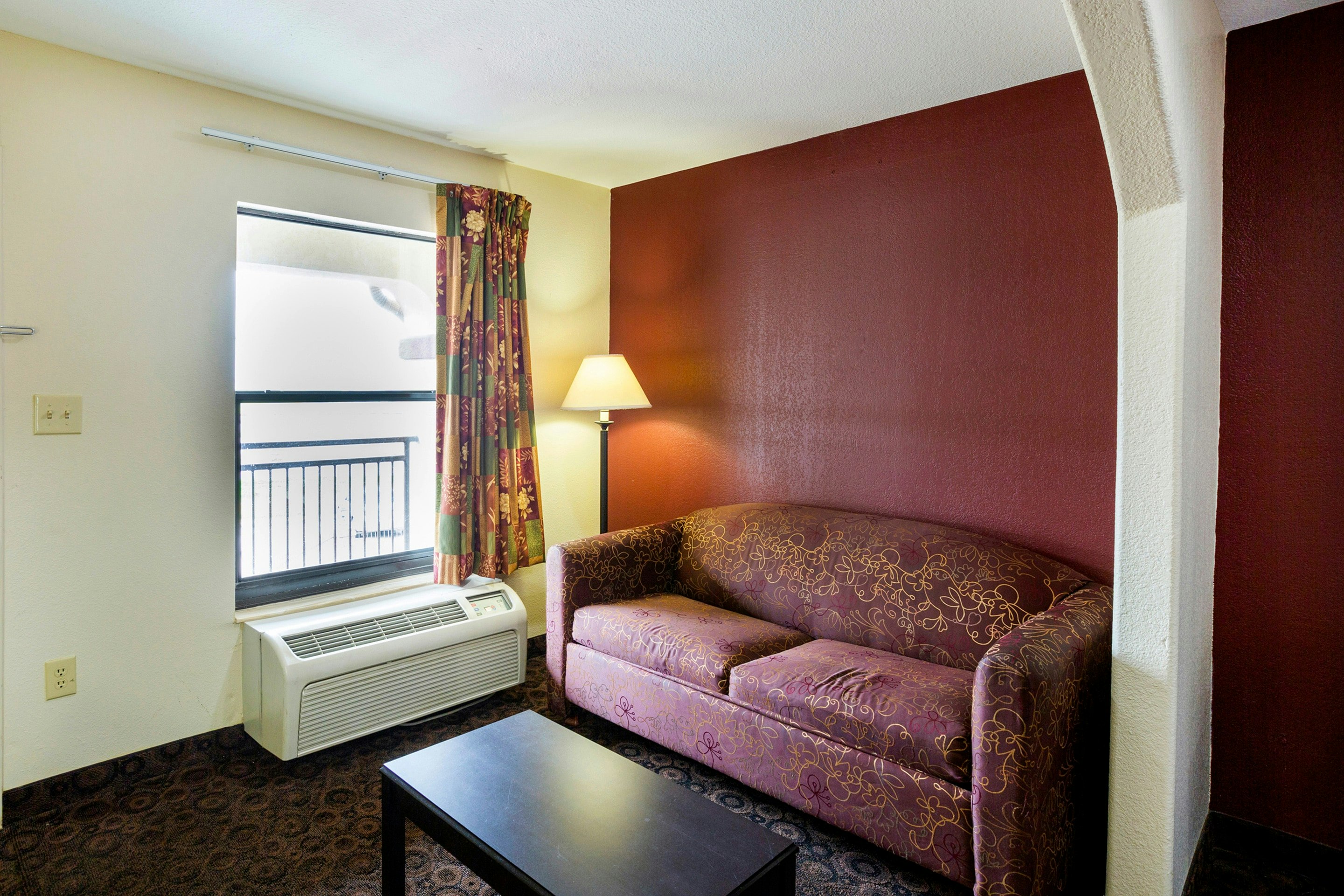 OYO Hotel LSU 48/70