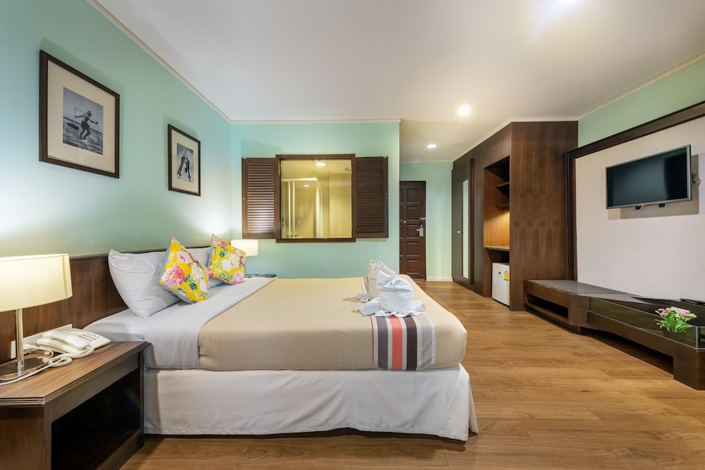 THE JOMTIEN TWELVE 7/46