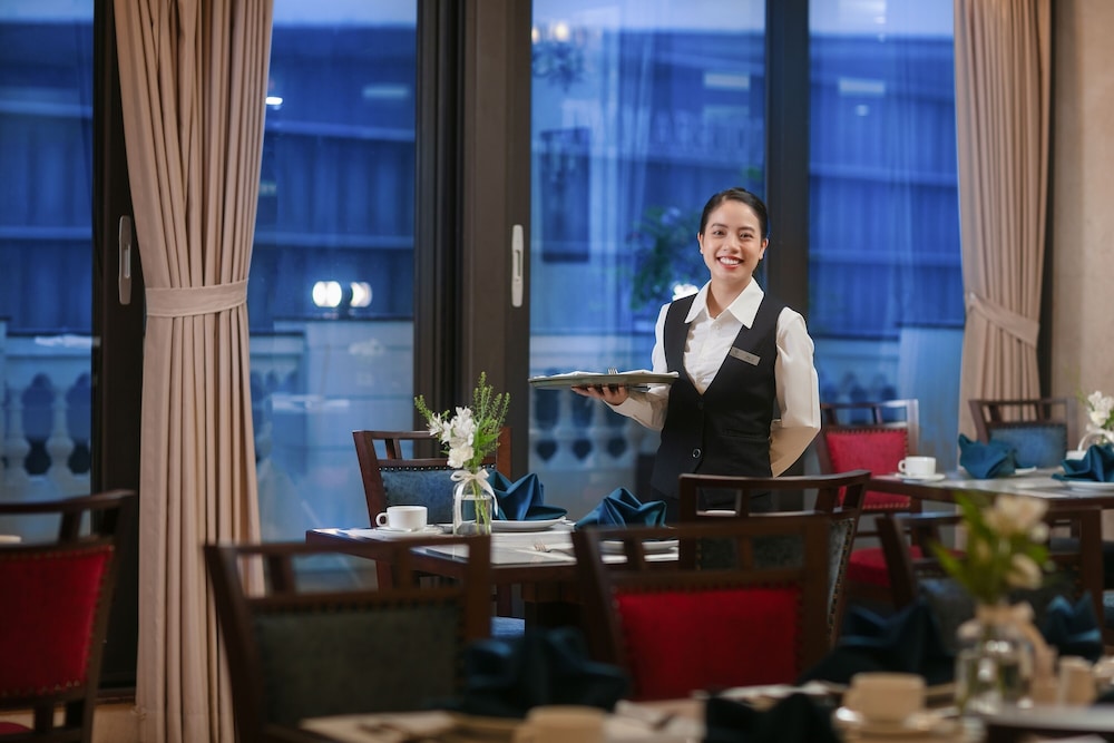 Gloud Hotel 9/50