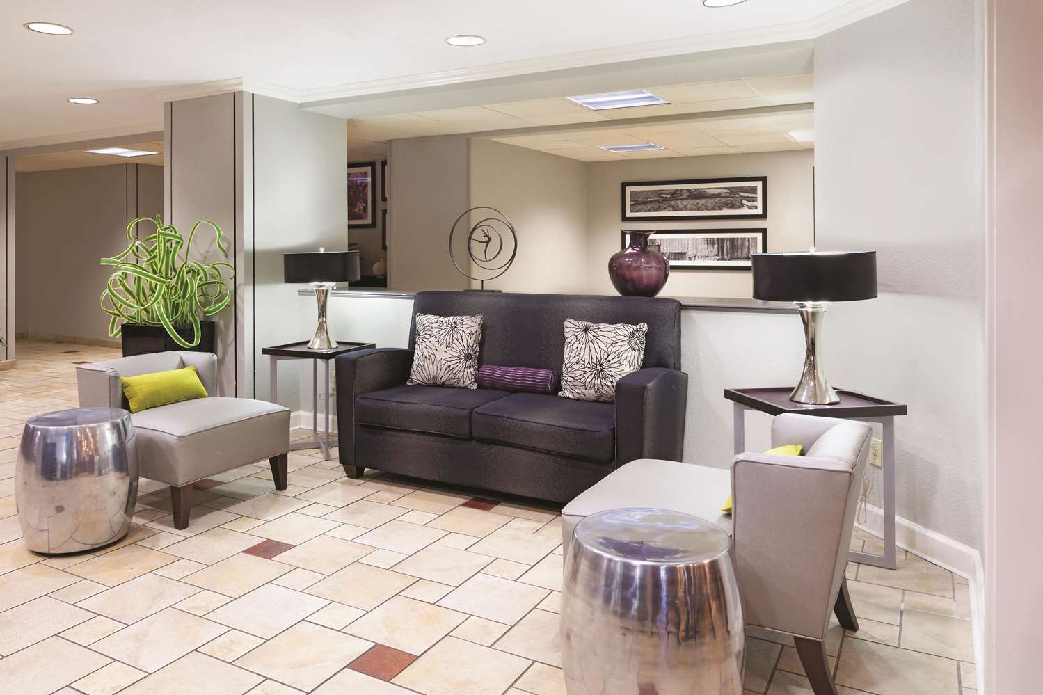 La Quinta Inn & Suites by Wyndham Miami Airport East 33/52