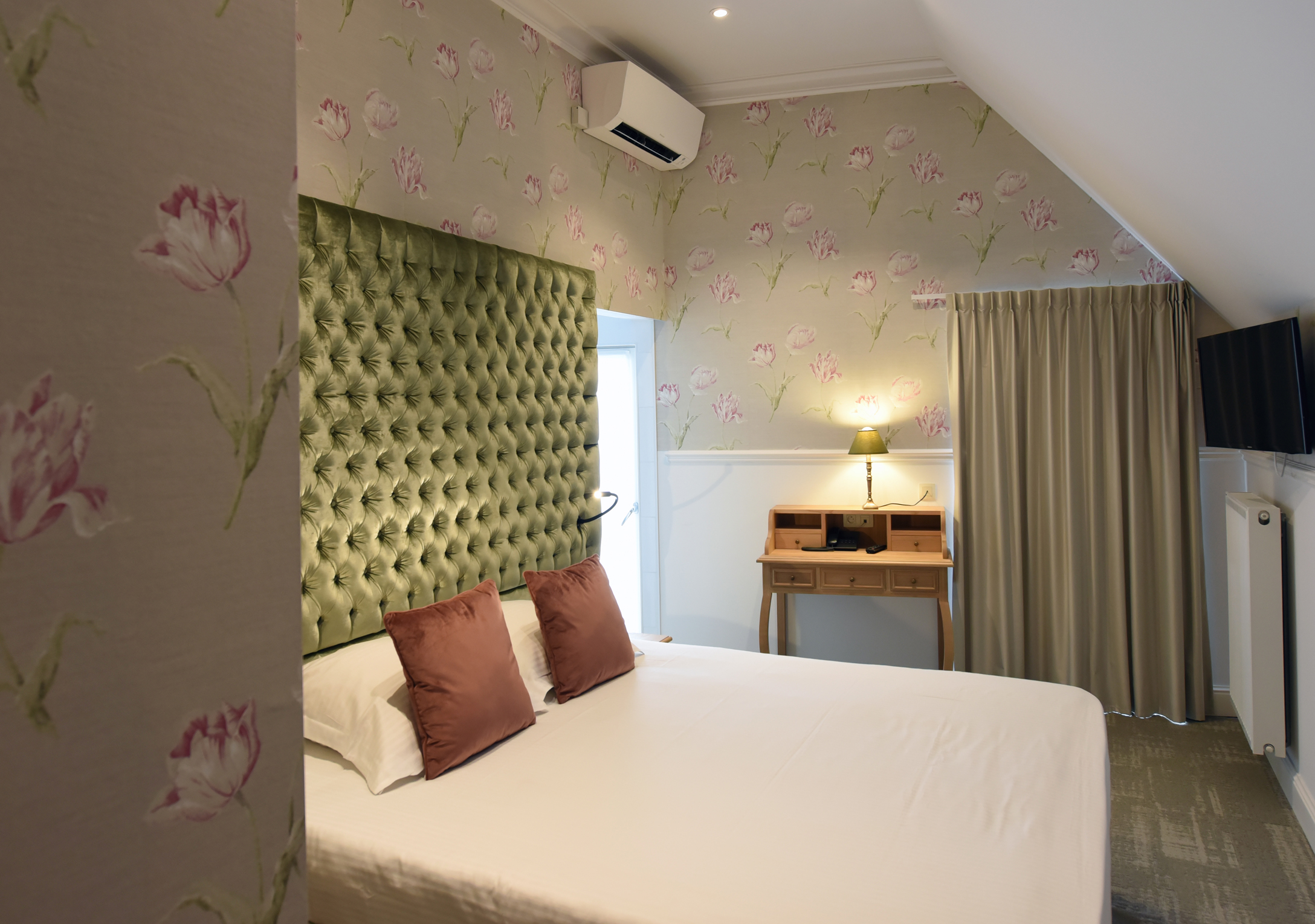 غرفة كلاسيكية بسرير مزدوج، The Golden Tree Hotel 2/5
