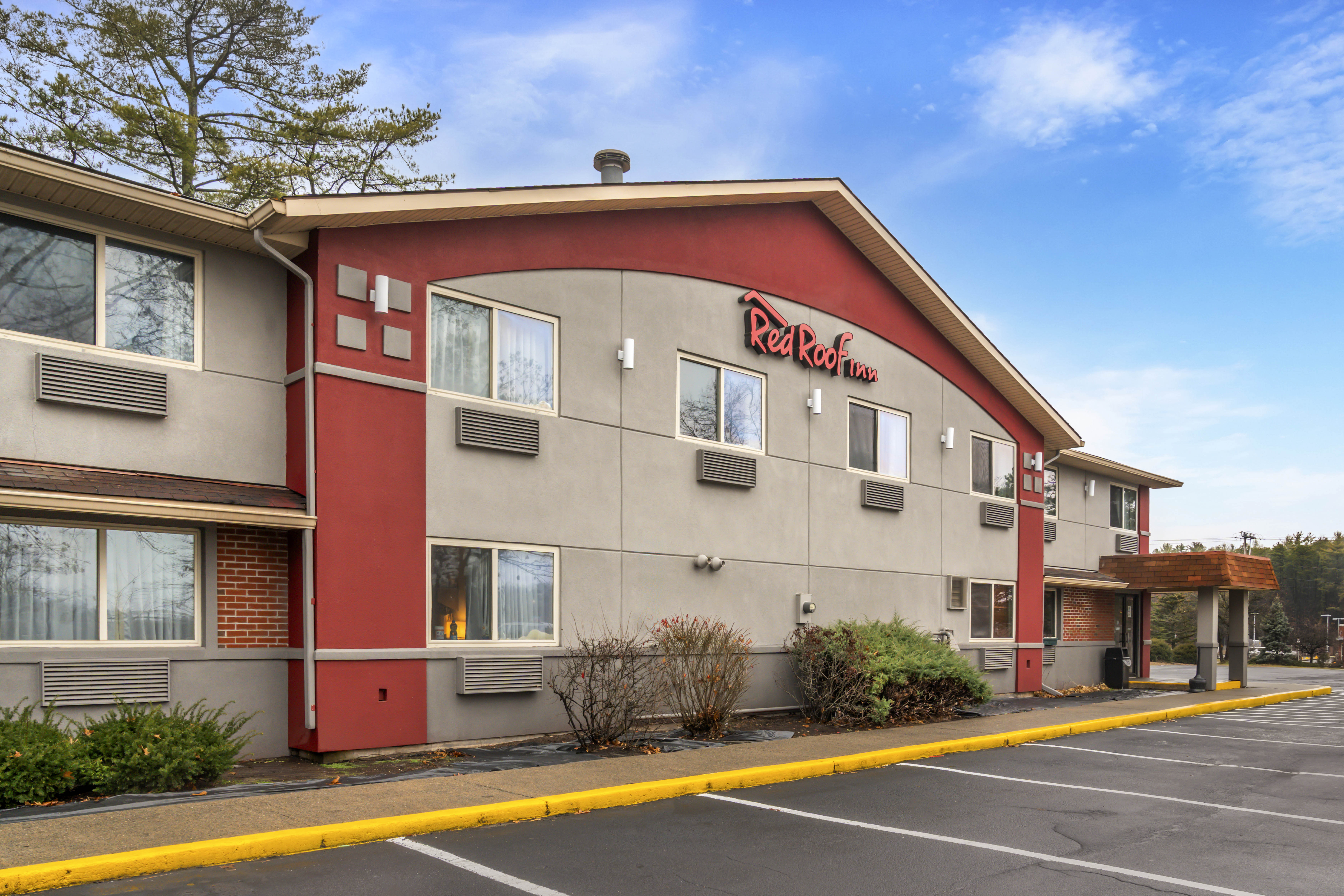 Super 8 by Wyndham Queensbury Glens Falls/Lake George Area 12/17