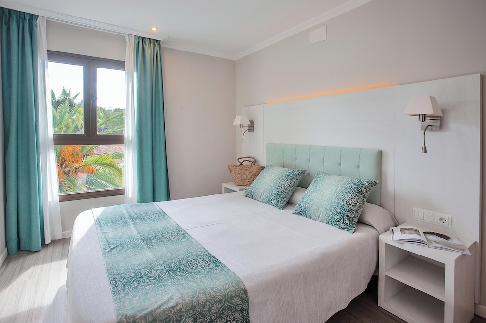 DELUXE, SINGLE, DOUBLE BED, BALCONY