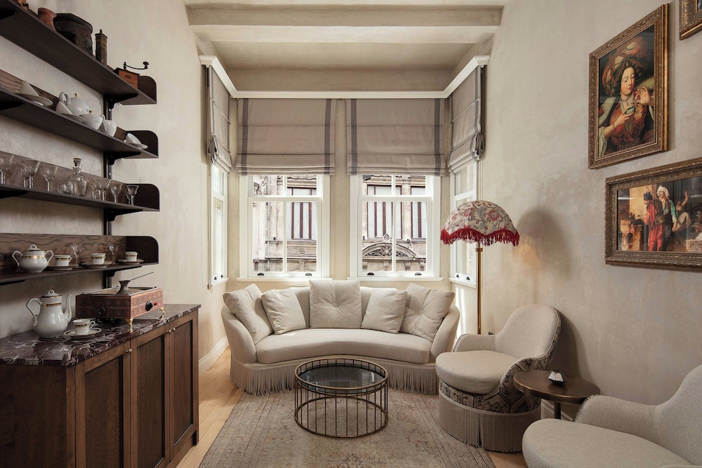 Adahan DeCamondo Pera Autograph Collection 48/68