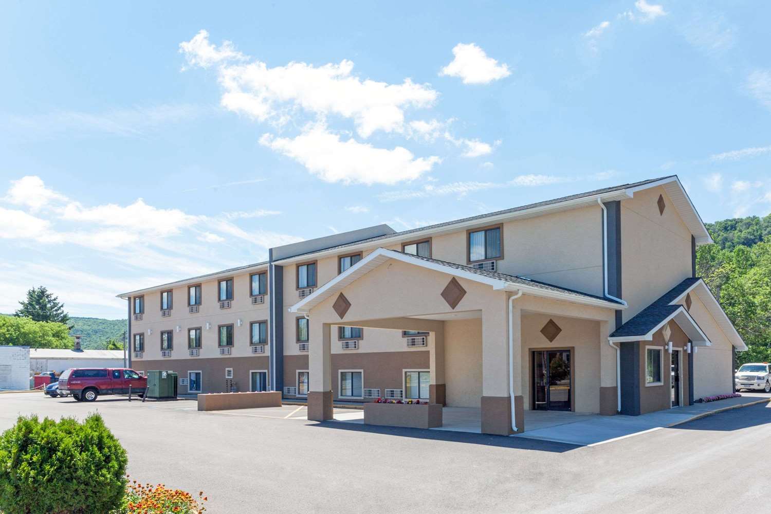 Super 8 By Wyndham Bath Hammondsport Area 1/4