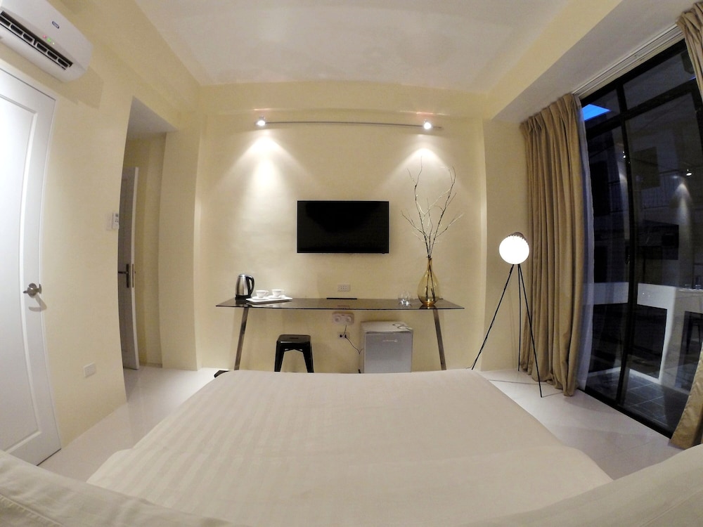Luxx Boutique Boracay 12/72