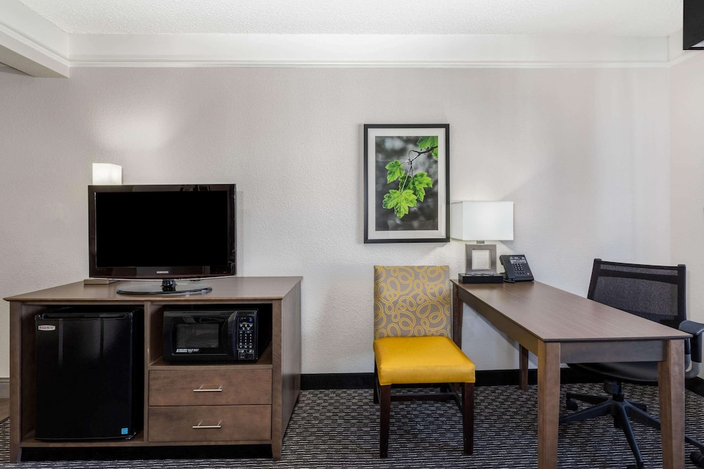 La Quinta Inn & Suites by Wyndham Denver Boulder-Louisville 35/44