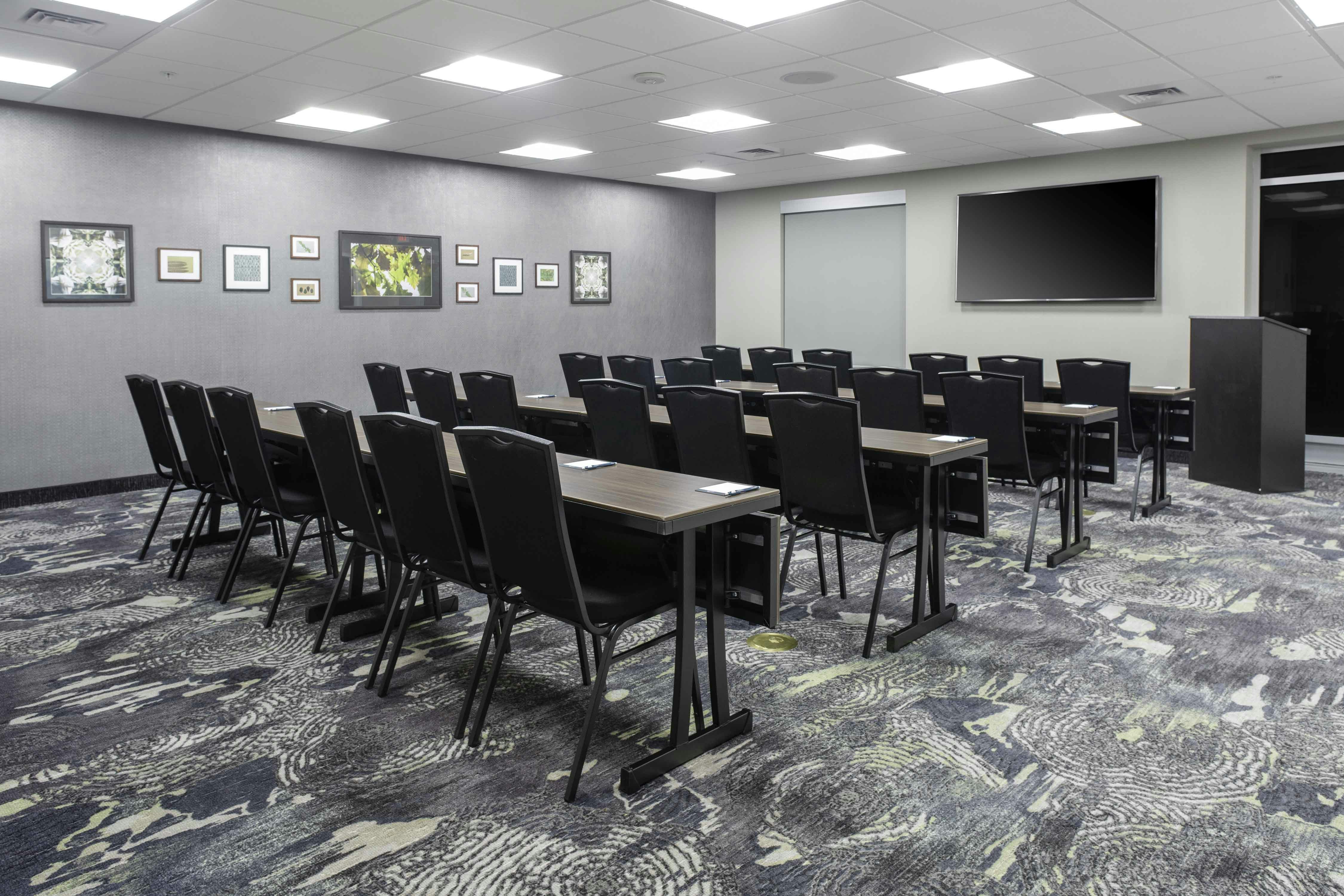 Homewood Suites By Hilton Lansing Eastwood 33/40