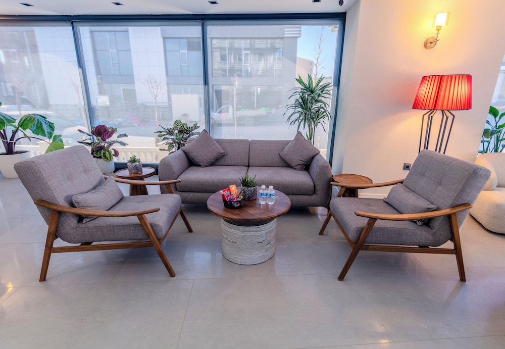 Nenessa Airport Hotel 34/46
