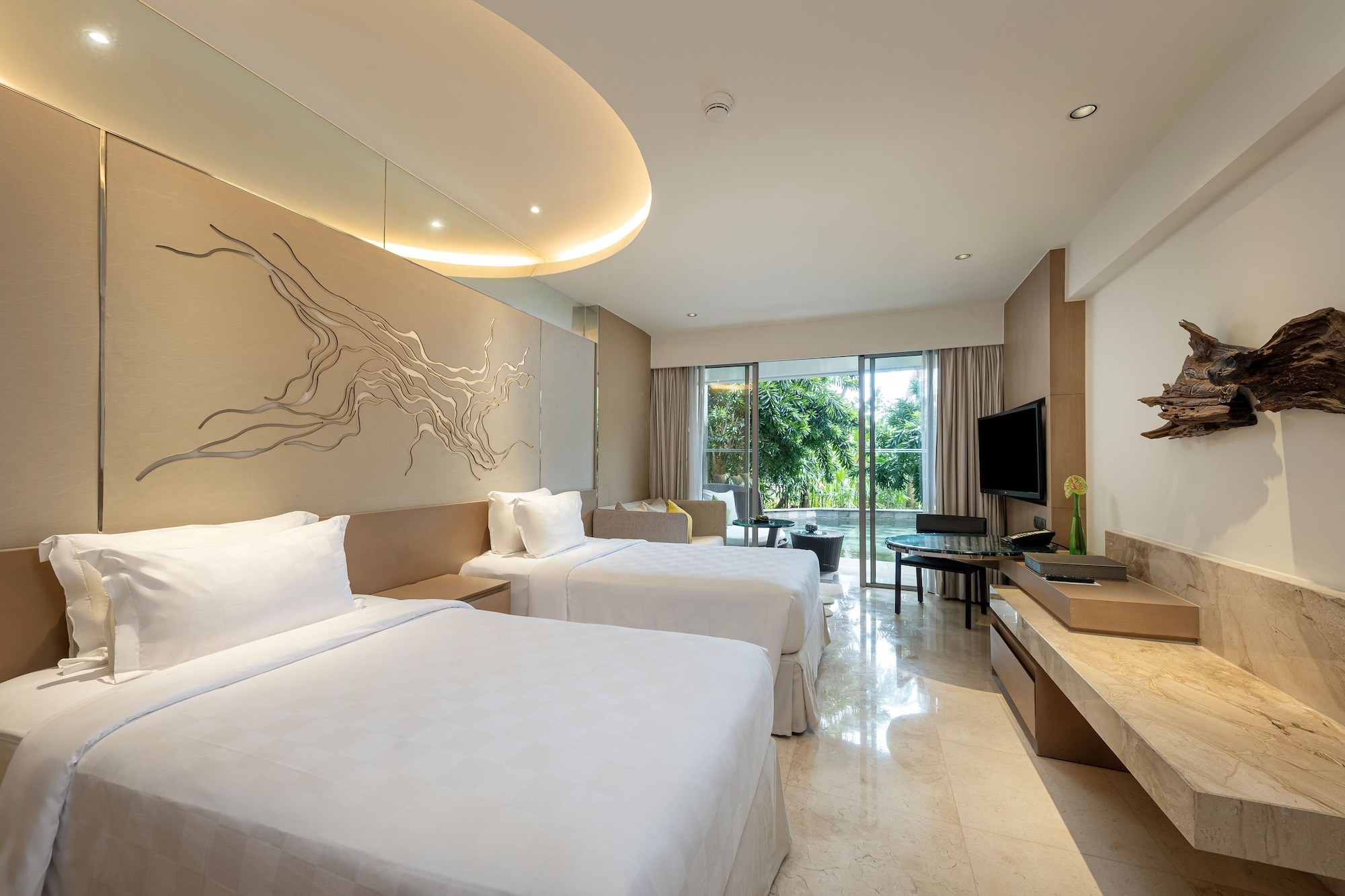 Room, King Bed, Pool Access