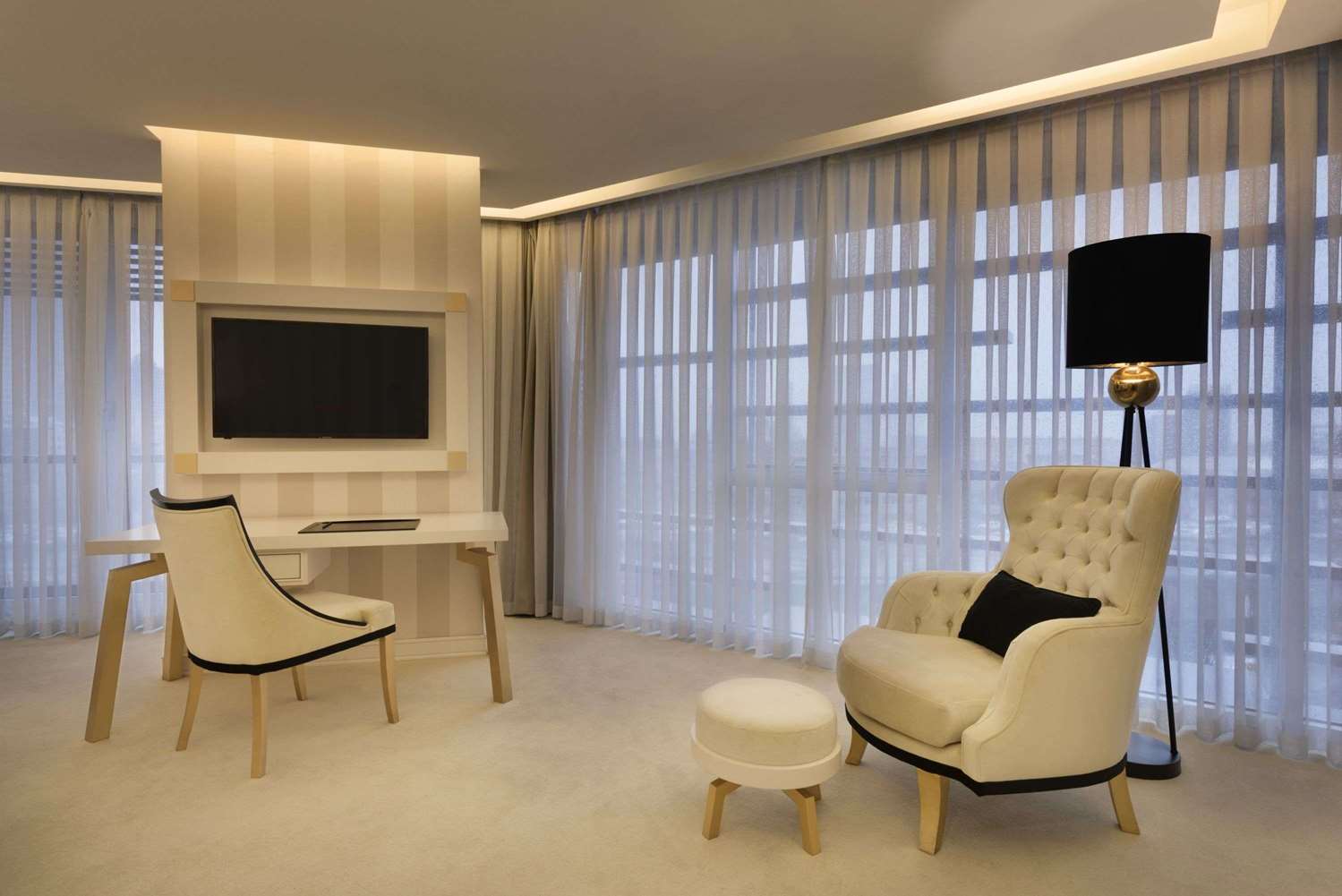 Ramada Hotel & Suites by Wyndham Istanbul Sisli 50/51