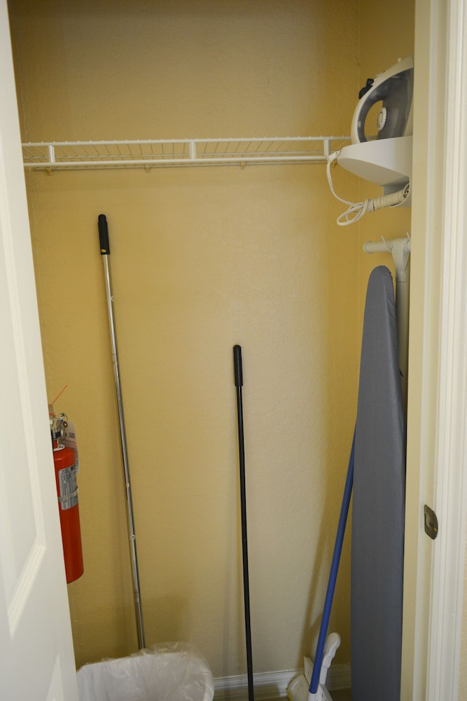 Beautiful Condo Near Universal Studios photo2