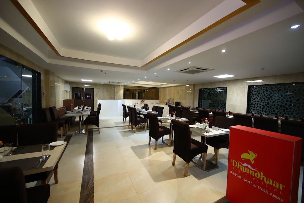 Rohini Jazz Hotel 28/29