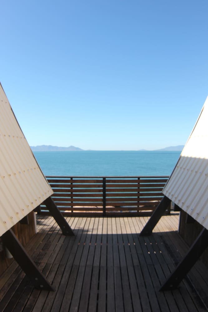 Nomads Magnetic Island - Adults only 18/50