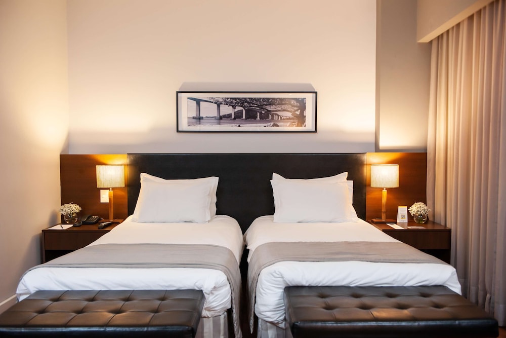 Golden Tulip Porto Vitoria 13/72