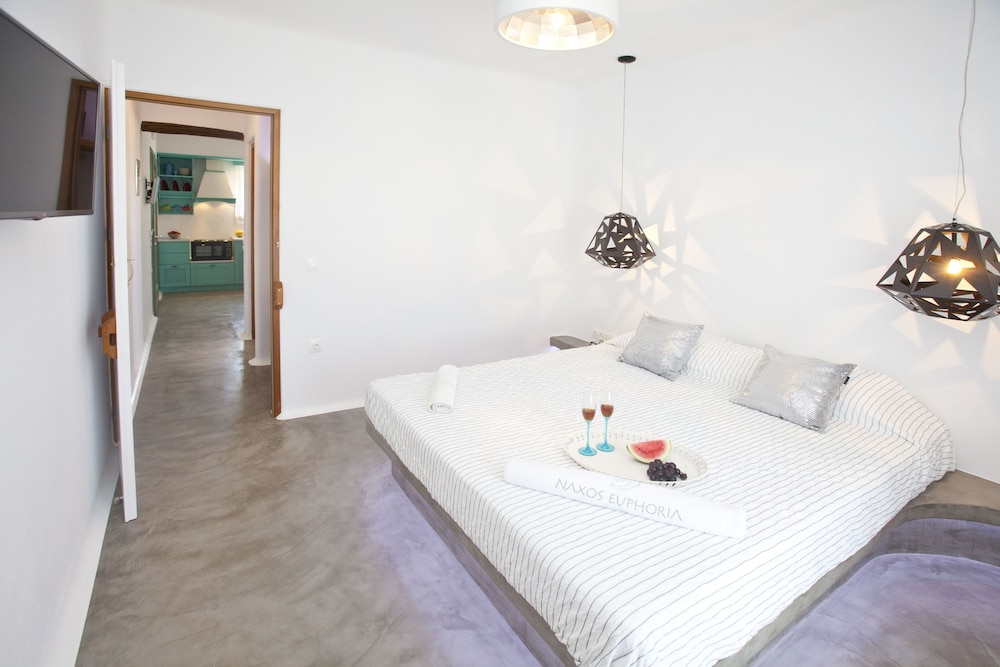 Naxos Euphoria Suites 35/69