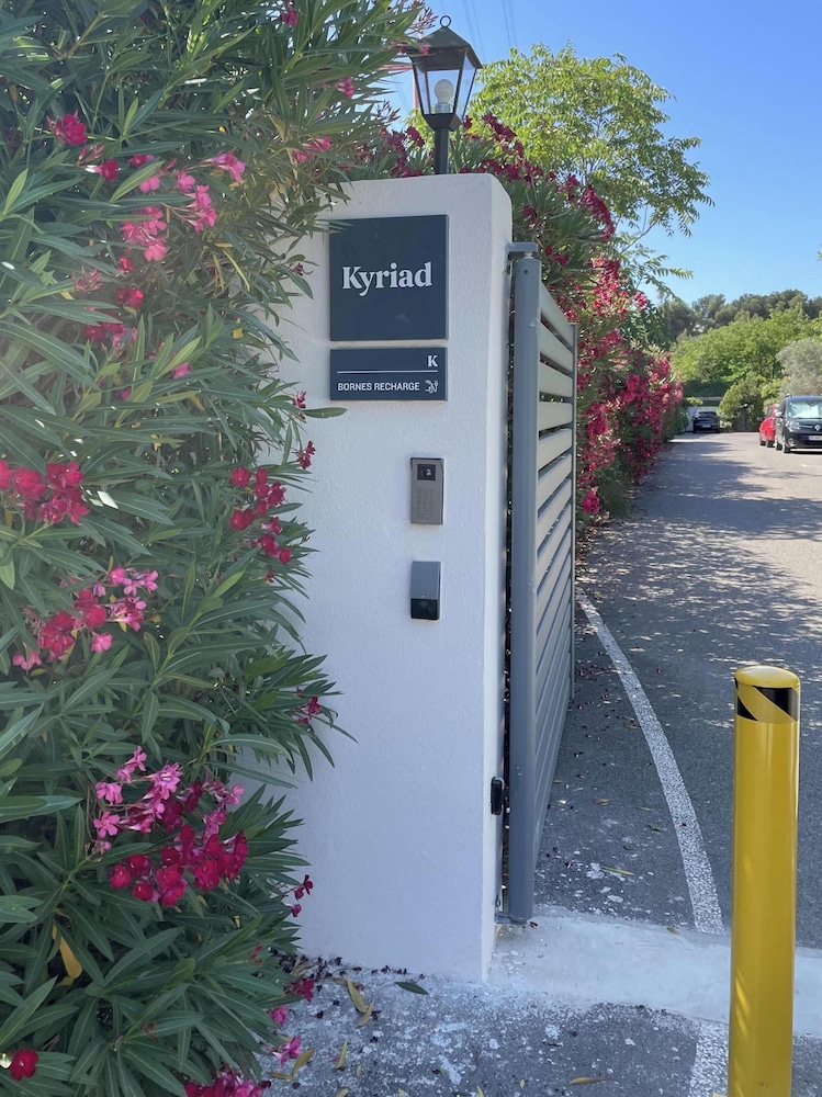 Kyriad Martigues Sud 5/58