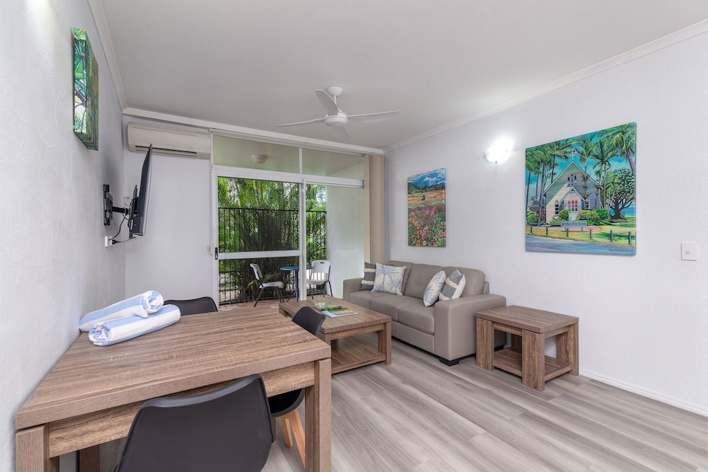 Coral Apartments 17/34