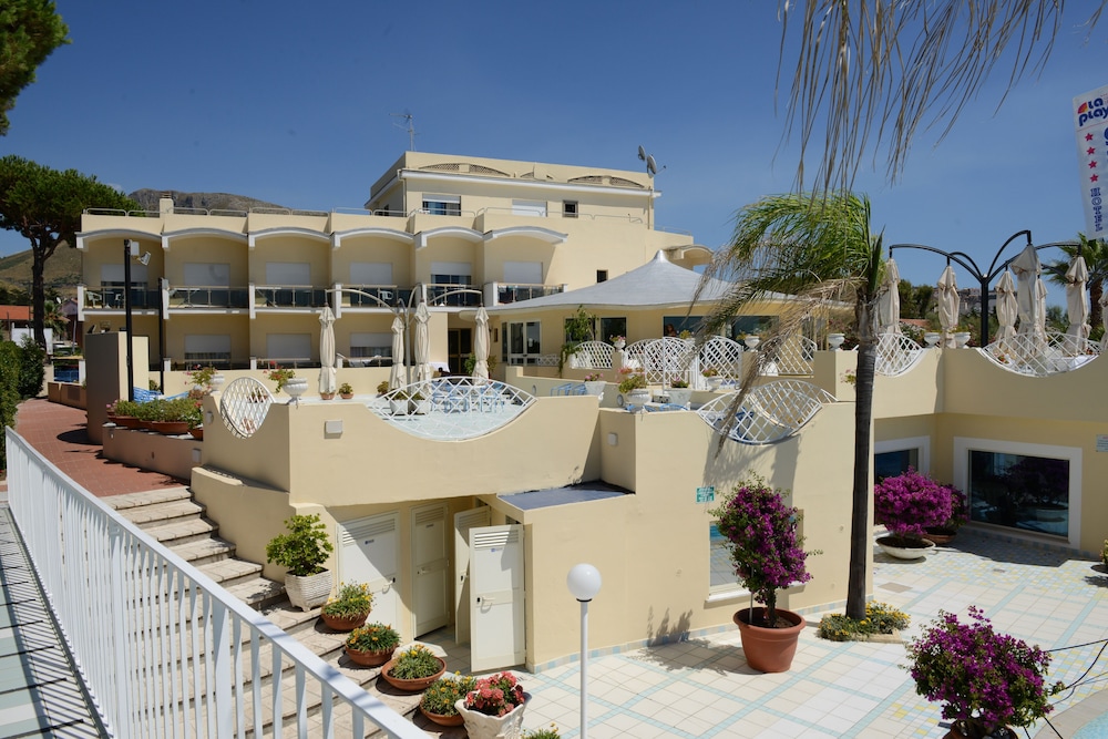 Grand Hotel La Playa 2/63