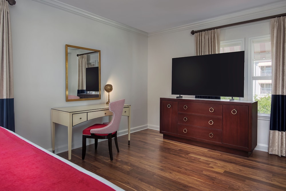 Disneys Yacht Club Resort 7/50