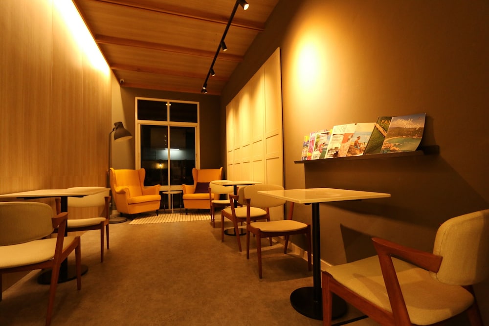 The Royal Bee Apart Hotel 34/36