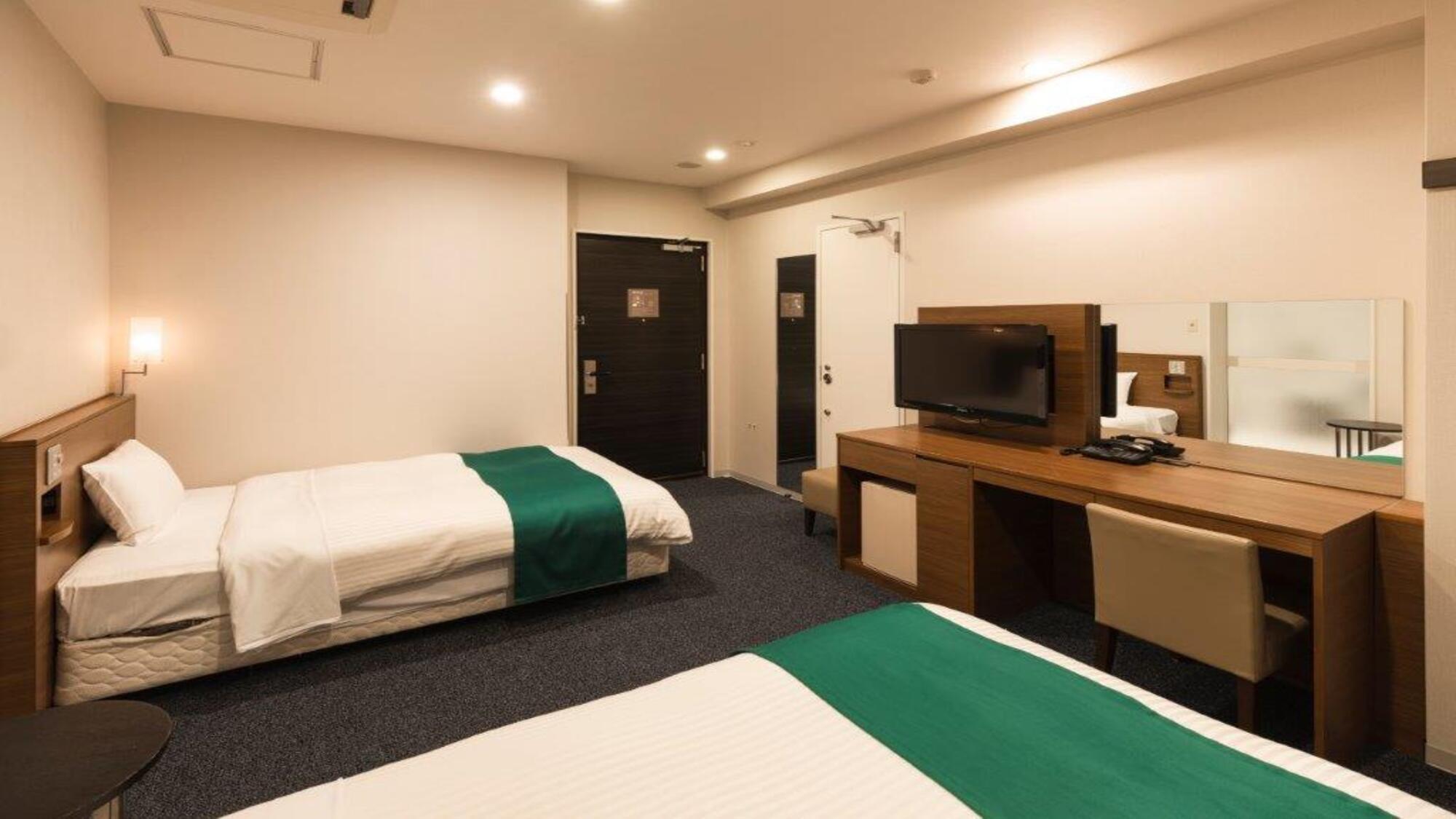 Universal, Twin Beds