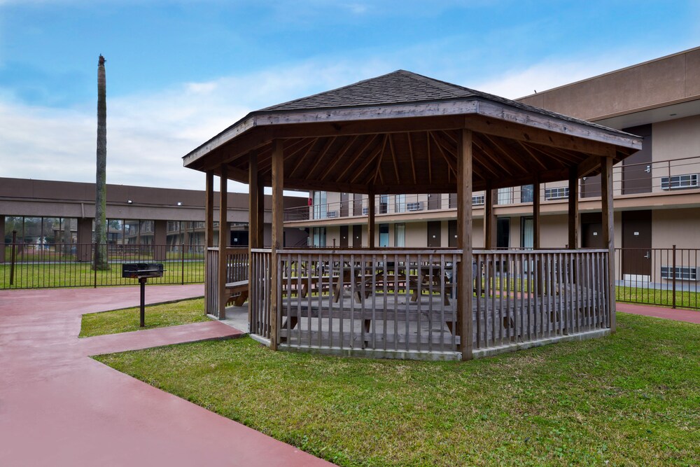Airport Inn Nederland Texas 53/59