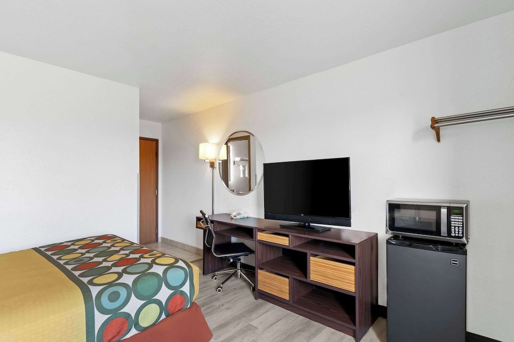 Super 8 by Wyndham Elizabethtown 51/61