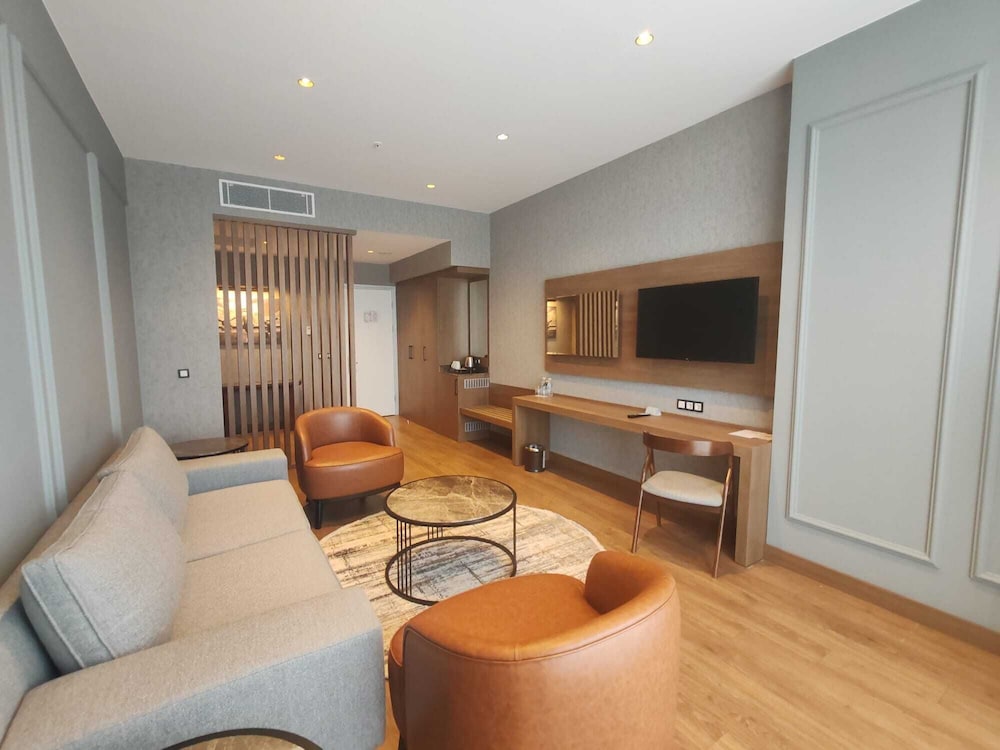 ISG Airport Hotel 40/63