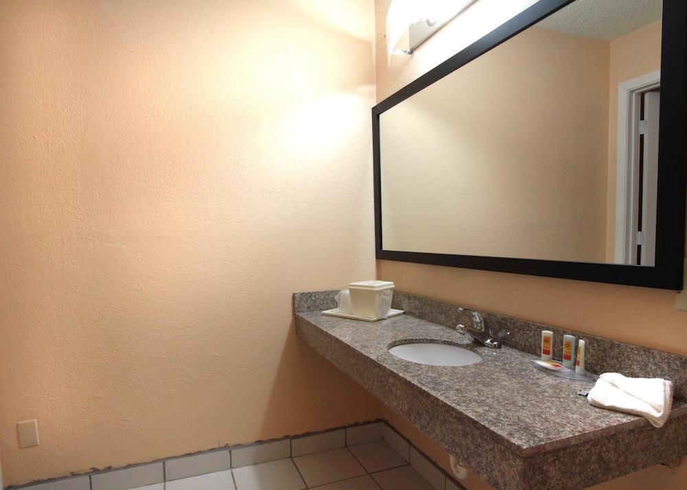 Days Inn By Wyndham Independence 25/45