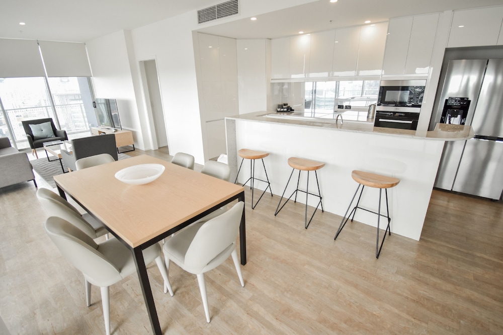 Belise Apartments 26/28