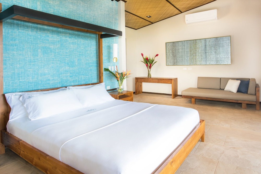 DELUXE, VILLA, KING BED, PARTIAL OCEAN VIEW, BALCONY